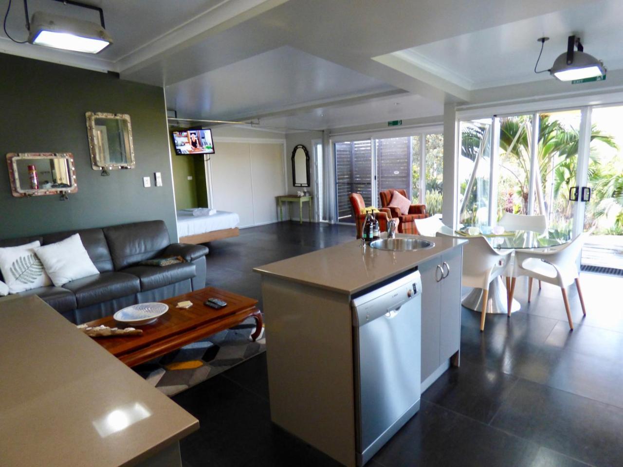 Arthouse Beachfront Accommodation Emerald Beach Εξωτερικό φωτογραφία